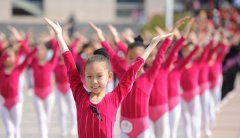 澳门威尼斯人网站平顶山：万人共跳一支舞 同贺祖国70华诞